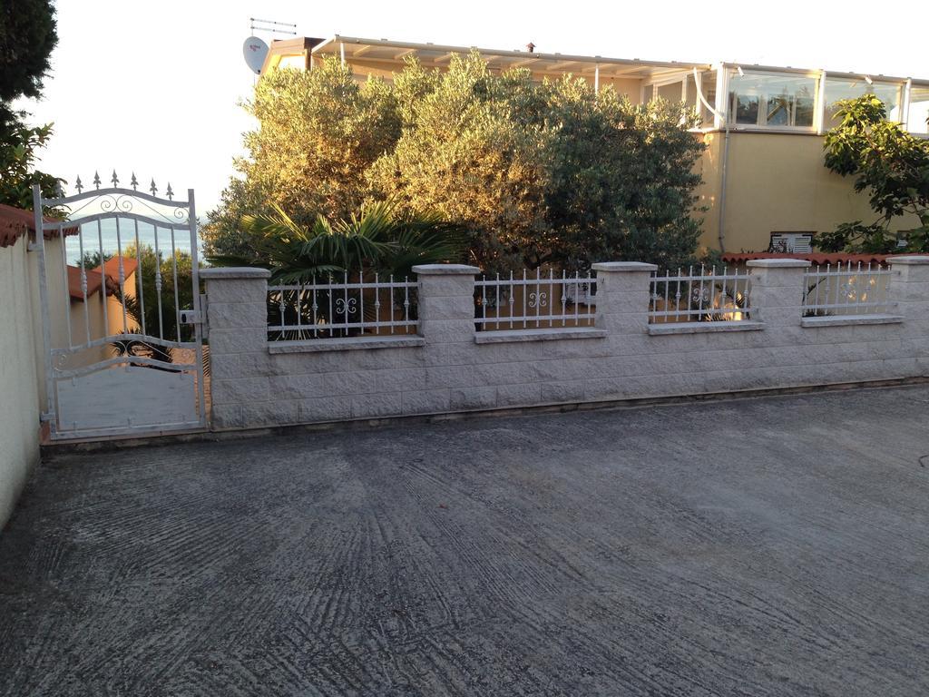 Apartments Salvore Crveni Vrh Rom bilde